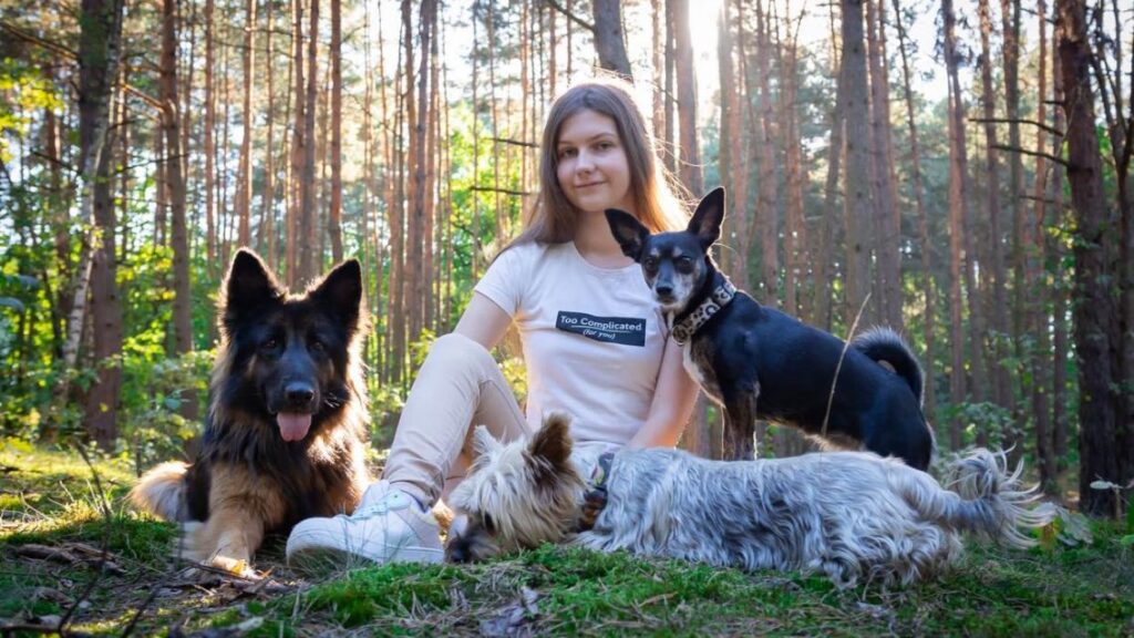 Kinga Kielak podczas pracy z psem